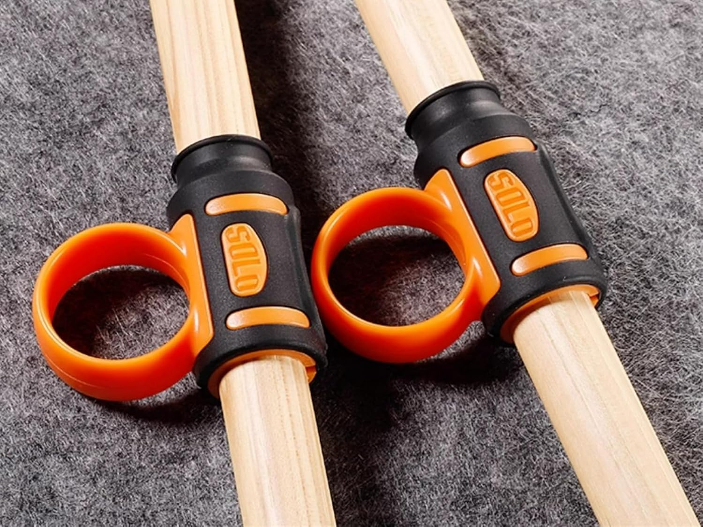 AUPHY 7A Drum Stick Control Clip Finger Drumsticks Aid Drum Stick Finger Controller Silicone Drum Sticks Twirling Controller Auxiliary Drumsticks Finger Ring Anti-Slip 2pcs(Black and Orange)